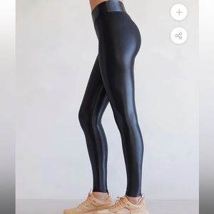 EUC Carbon 38 Black Takara XS